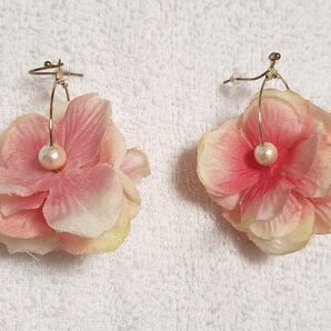 安い! フラワー ピアス パール ボリューム 花