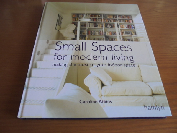 洋書Small Spaces 現代生活の為に 小さなスペースを最大限に活用 空間利用 アイデア ヒント モダンリビング