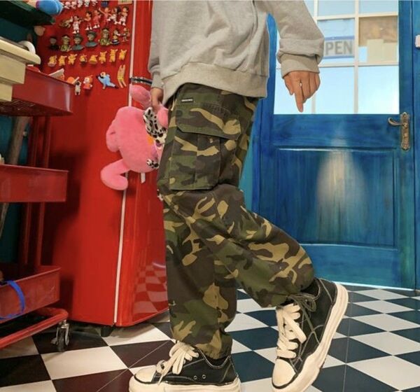カーゴ パンツ ワイドボトムス テーパードパンツ 迷彩柄 カモフラージュ柄 カーキ