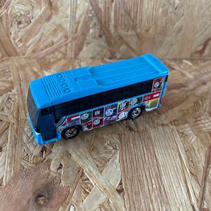 トミカ トーマス【ラッピングバス いすゞ GALA(ガーラ) 】202475