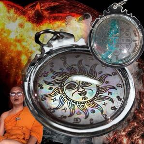 AJコムット師の太陽神護符スリヤムプラータナー 繁栄富成功 プラクルアン 二 タイ 御守り 太陽 金運 繁栄 富 成功