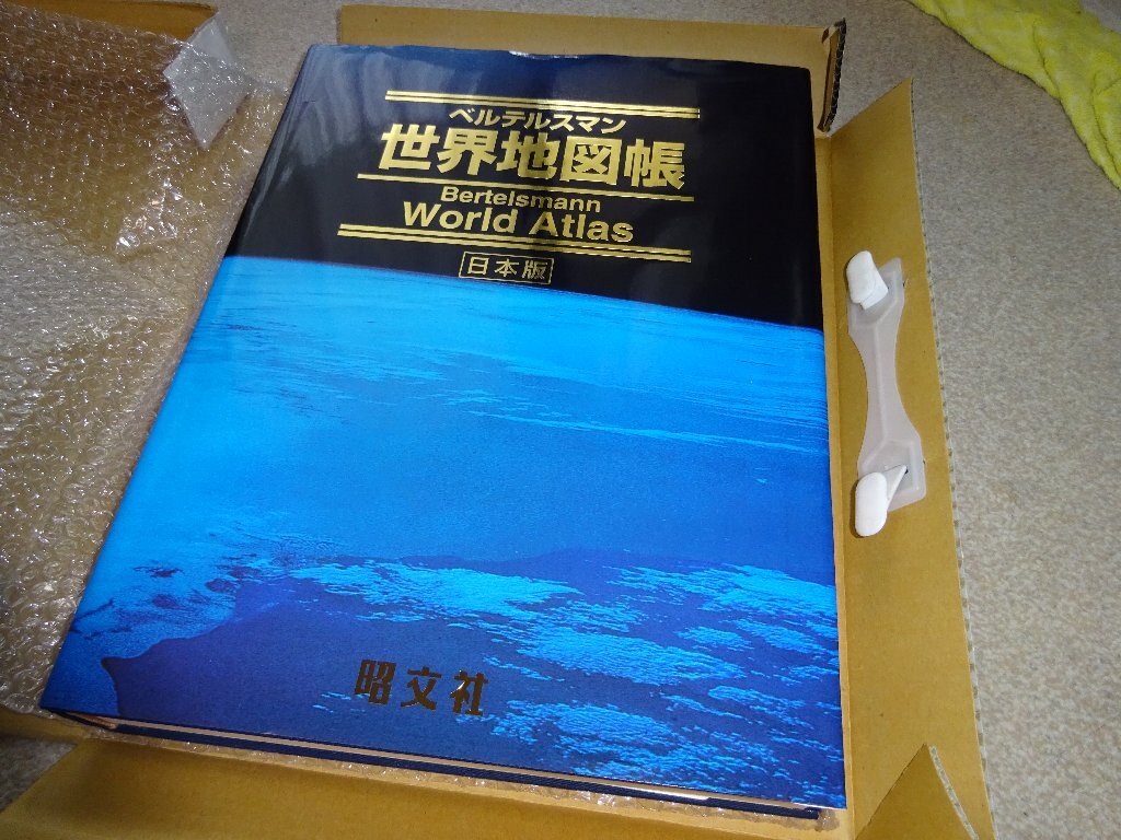 ベルテルスマン世界地図帳 日本版 |本 | 通販 | Amazon