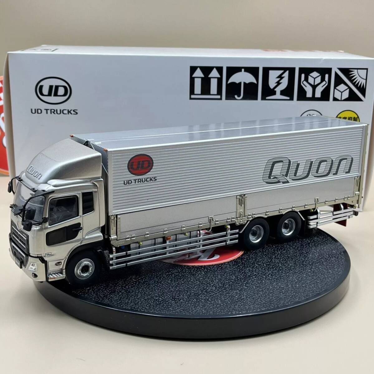 Yahoo!オークション -「udクオン」(京商) (自動車)の落札相場 Yahoo!オークション -「udクオン」(京商) (自動車)の落札相場