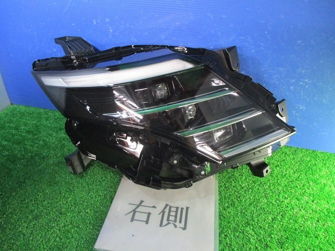 管理№10151 Ｃ２８ Ｃ２８系 ２８ セレナ 純正 ＬＥＤ 右ライト １００－２３７９Ｙ Ｅ