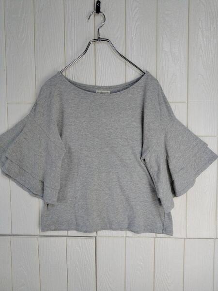 earth music & ecology フレア袖 グレー Tシャツ