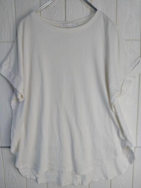 ホワイト 半袖 Tシャツ ゆったりシルエット