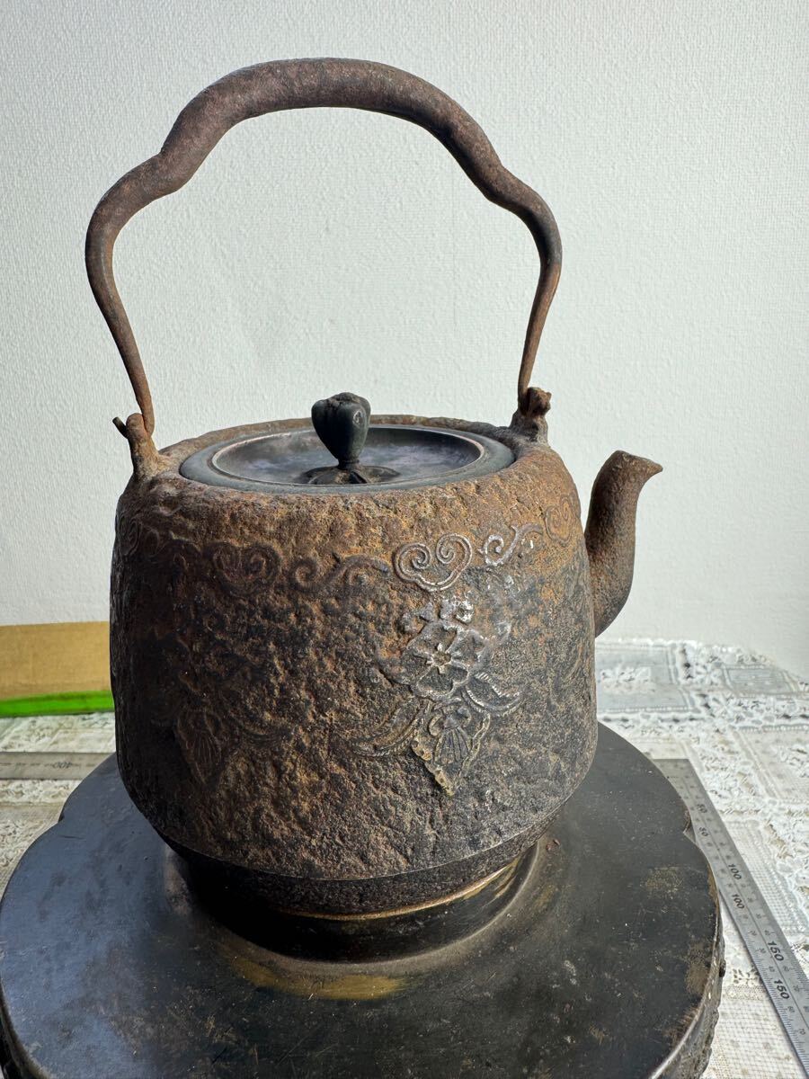 古い鉄瓶　龍文堂造　水漏れ無し　蔵出し　銅蓋 古い鉄瓶 龍文堂造 水漏れ無し 蔵出し 銅蓋