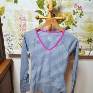 NIKE ナイキ グレー色の長袖カットソーレディースMサイズ