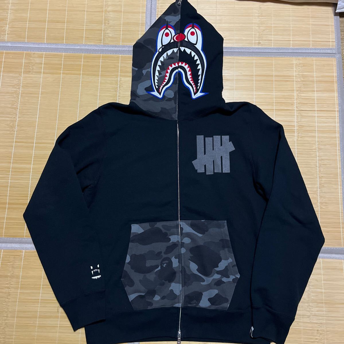 ☆激レア☆ APE デザートカモ シャークパーカー パーカー kaws ☆激レア☆ APE デザートカモ シャークパーカー パーカー kaws