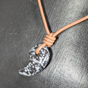 【天然石】●スノーフレークオブシディアン●勾玉●本革ネックレス●直感力up●成功●