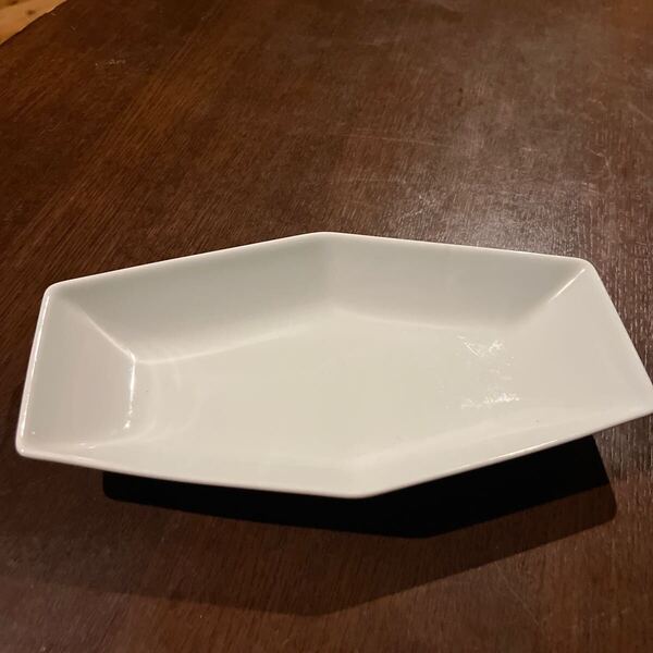 ☆送料無料☆中古品 白山陶器 亀甲 KIKKOU 食器 プレート白磁 WM 長鉢