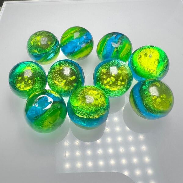 イヘヤブルー 8mm 10個セット 蓄光 ホタルガラス 沖縄とんぼガラス とんぼ玉 沖縄伊平屋島