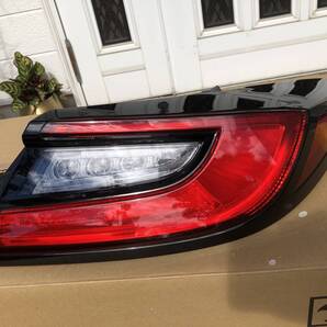 【送料無料】トヨタ 86 右テールライト 3BA-ZN8-B2C7 SU003-11318