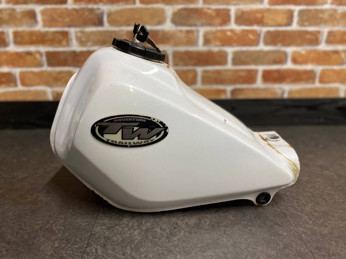 Yahoo!オークション -「tw225純正ガソリンタンク」(オートバイ Yahoo!オークション -「tw225純正ガソリンタンク」(オートバイ