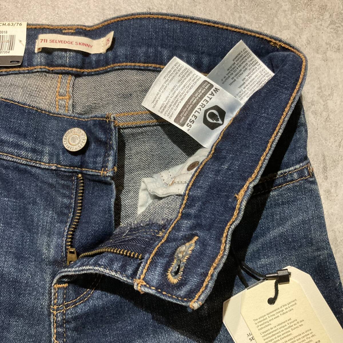 新品タグ付品【LEVI'S PREMIUM】リーバイス 711 SKINNY レディーススキニーデニムパンツ クラッシュ加工 25インチ セルヴィッジデニム 新品タグ付品【LEVI'S PREMIUM】リーバイス 711 SKINNY レディーススキニーデニムパンツ クラッシュ加工 25インチ セルヴィッジデニム