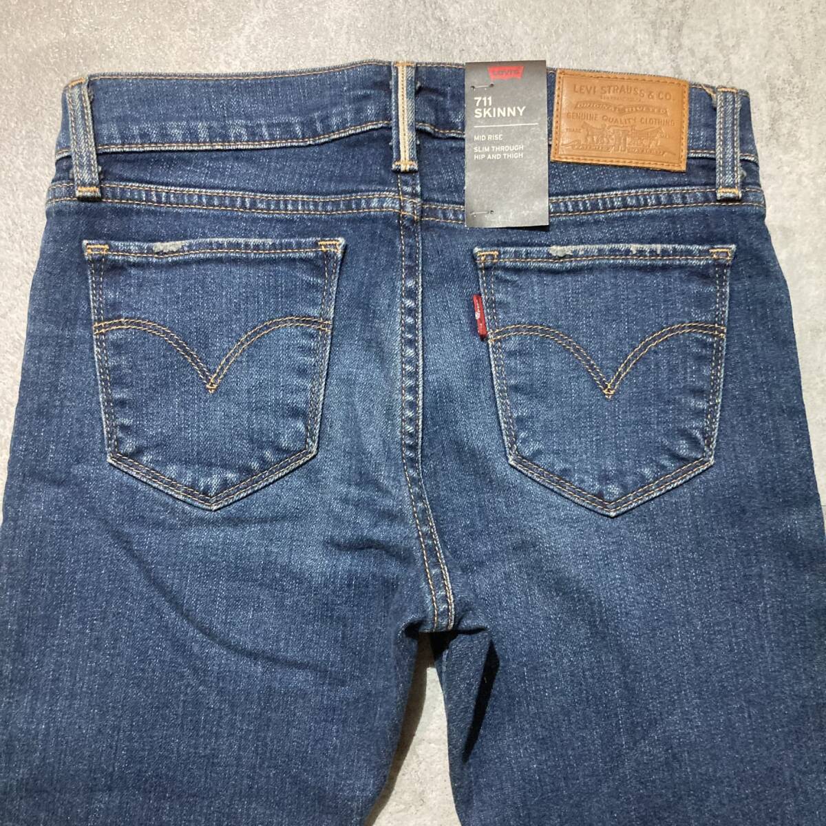 新品タグ付品【LEVI'S PREMIUM】リーバイス 711 SKINNY レディーススキニーデニムパンツ クラッシュ加工 25インチ セルヴィッジデニム 新品タグ付品【LEVI'S PREMIUM】リーバイス 711 SKINNY レディーススキニーデニムパンツ クラッシュ加工 25インチ セルヴィッジデニム