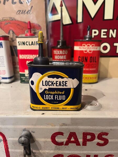 【送料無料】ビンテージ ハンディオイル缶 LOCK-EASE graphited LOCK FLUID ガレージ hotrod 1950's 1960's