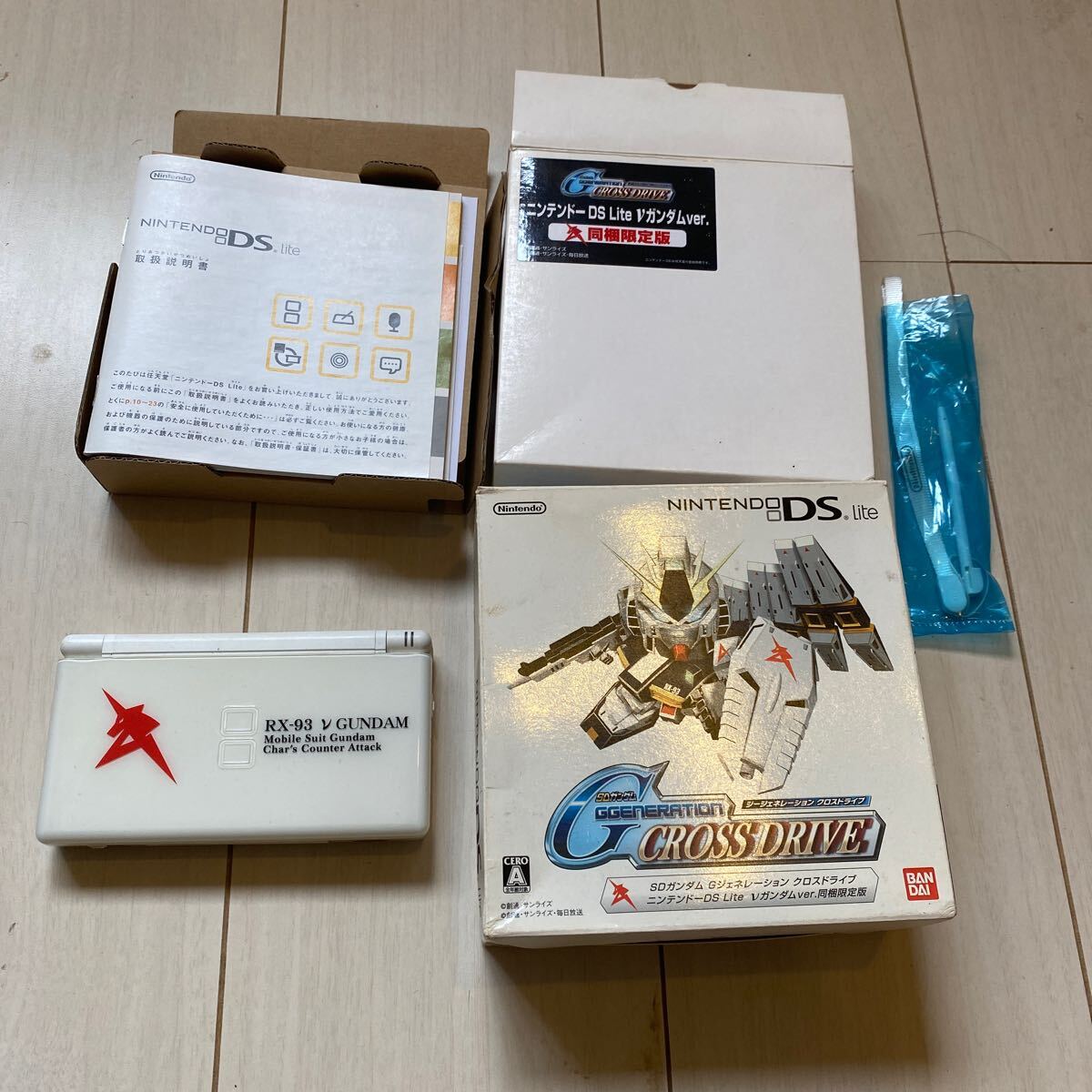 Yahoo!オークション -「νガンダム」(DS Lite) (ニンテンドーDS Yahoo!オークション -「νガンダム」(DS Lite) (ニンテンドーDS
