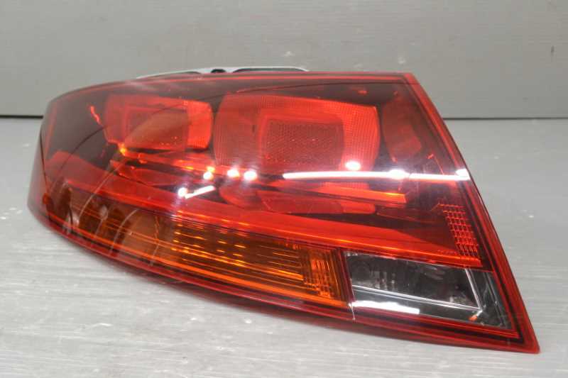 新品・純正品】Audi TT 8J 純正テールライトバルブホルダー右側