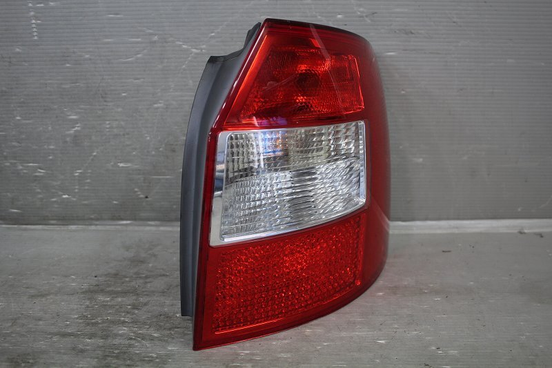 Yahoo!オークション -「アウディa4アバント テールランプ