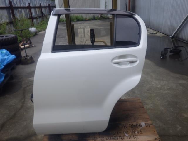 パッソ DBA-KGC35 左RドアASSY 1KR-FE W24