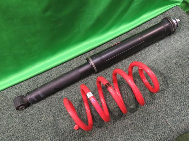 アクア DAA-NHP10 左リヤショックアブソーバー 48530-WY100 5,000円