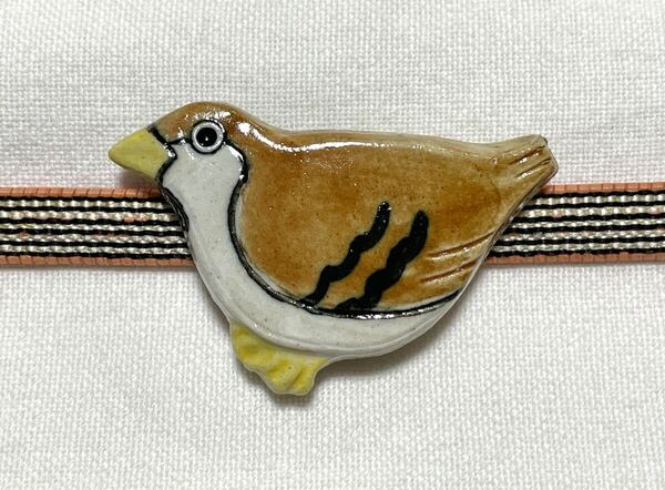 NO.723 帯留め 波佐見焼 陶器 鳥 スズメ 雀 リメイク品(帯留 帯飾り 和装小物)ハンドメイド品