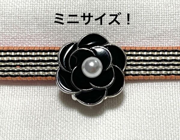 NO.1635 ミニサイズ!帯留め カメリア 椿 フラワー 花 パール リメイク品(帯留 帯飾り 和装小物)ハンドメイド品