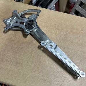 トヨタ ランクル UZJ 100 純正 レギュレーター フロントドア LH 69802-60070