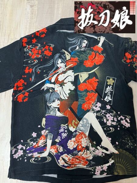 【新品タグ付 完売品 総柄 袖刺繍】抜刀娘 絡繰魂 和柄 アロハシャツ 半袖 穂乃花 結愛 風神 雷神 3人娘 202882 Tシャツ 黒 ブラック M和風