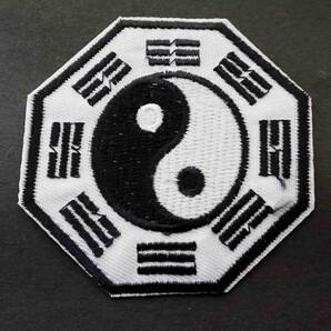 標準■《白黒八卦図》■新品未使用 八卦図 太極図 刺繍ワッペン(パッチ)《カンフー 香港映画》■■《開運 幸運 ラッキーアイテム》