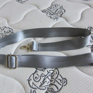 新品 バックショルダー 未使用 斜め掛け バックショルダー シルバーグレー バッグストラップ シルバー バックルゴールド 長さ調節可能 得