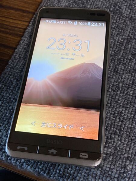 Wi-Fiにて SIMトレイなし KYV43 32GB ゴールド Androidバージョン7.1.2 スマホ本体 P12