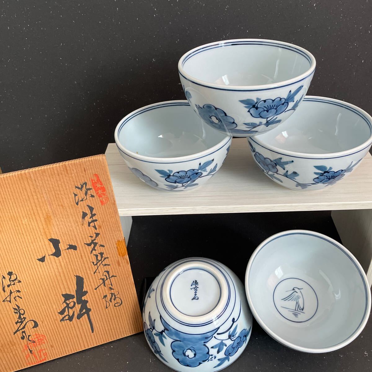 862/△館林源右衛門 朱泥菊形小鉢5客 内染付花文 有田焼 懐石 862/△館林源右衛門 朱泥菊形小鉢5客 内染付花文 有田焼 懐石