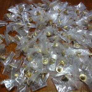 ☆未使用・送料無料☆ 記章・会員章~金色ピンバッチ(大量100個)