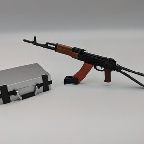 ライフルinアタッシュケースp-2 カラシニコフ AK-101
