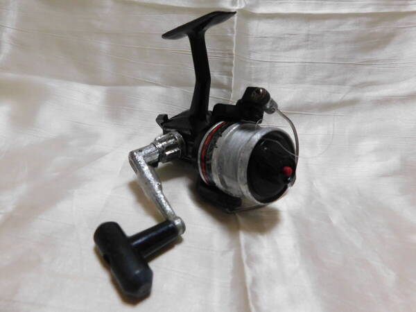 ⊿RYOBI≫ 古い頑丈なリール スピニングリール 写真の糸付き USED