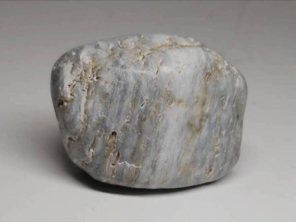 【親不知】★115g★ 翡翠 ヒスイ 原石 翡翠原石 鑑賞石 自然石 誕生石 鉱石 鉱物 水石 宝石 置石 インテリア