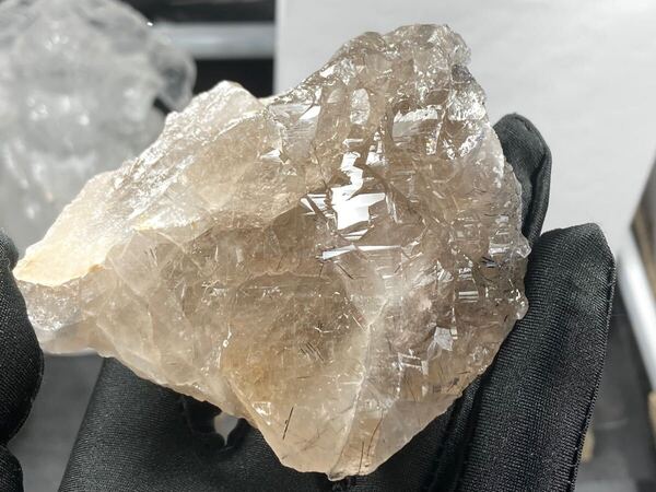 【カテドラル 一部ほんのりブルー】パキスタン産 ザギ マウンテン クオーツ 原石 約274g 1025