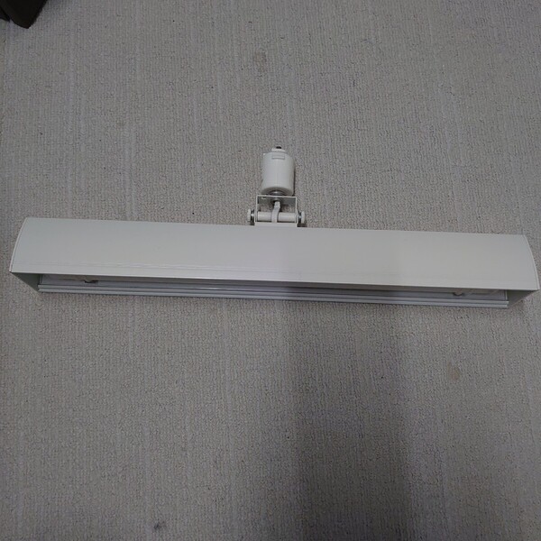 TES LIGHTING 配線ダクトレール用 LEDベースライト リビアーノ 450mmタイプ 色温度:3000K 本体色:白 TFL-8450W-30