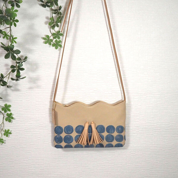 波形 サコッシュ レザー ショルダーバッグ 手染め ハンドメイド タンニン ソフト 牛革 【まる】 ヌメ ブルー