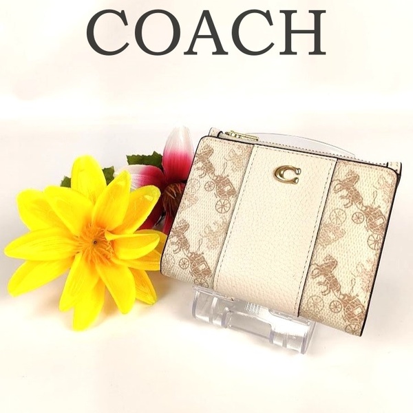 未使用 COACH コーチ 2つ折り財布 馬車柄 Cロゴ金具 オフホワイト バイフォールドスナップウォレット レディース