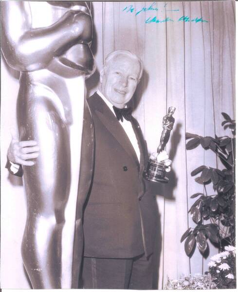 喜劇王チャーリー・チャップリン肉筆サイン入り写真(1972年)
