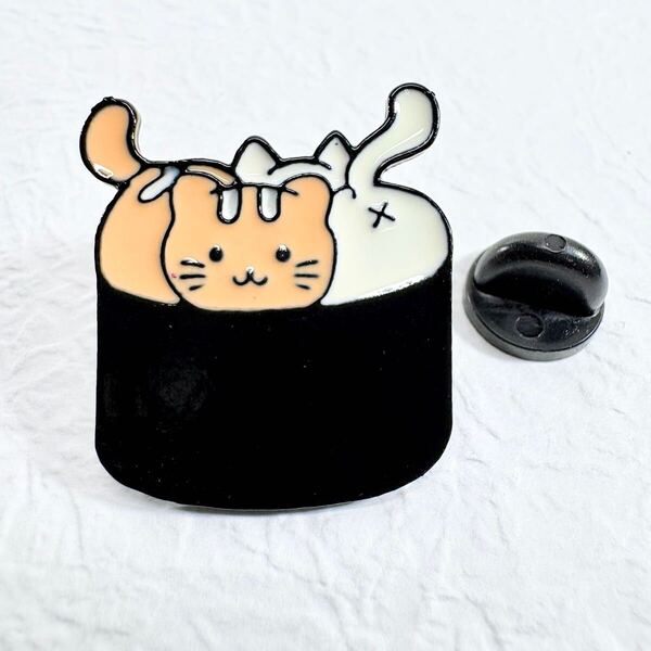 【ピンバッジ】ねこ お寿司 にゃんこ 茶トラ猫 軍艦巻きに2匹