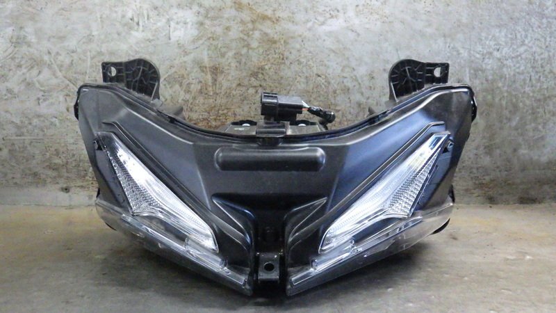 Yahoo!オークション -「cbr250rr mc51」(ヘッドライト) (純正品 Yahoo!オークション -「cbr250rr mc51」(ヘッドライト) (純正品