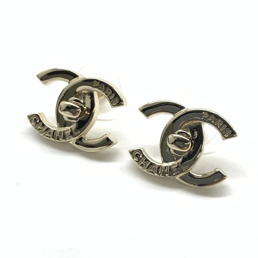 美品　CHANEL ターンロックピアス　片耳 241210_03542.jpg?v=1733970076&