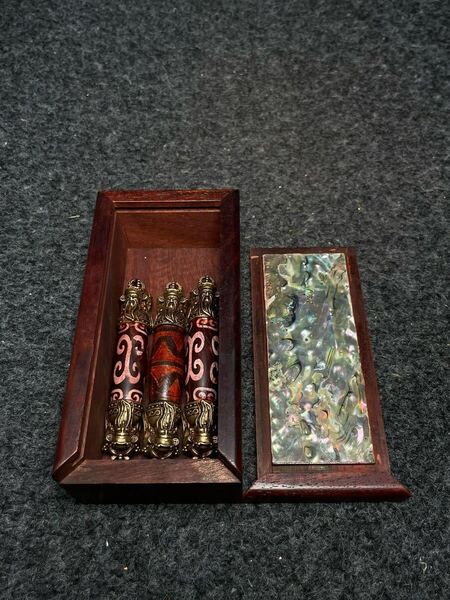 旧蔵 時代物 西藏チベット 天珠ペンダント 細工彫刻 開運財神護法 3本箱入り