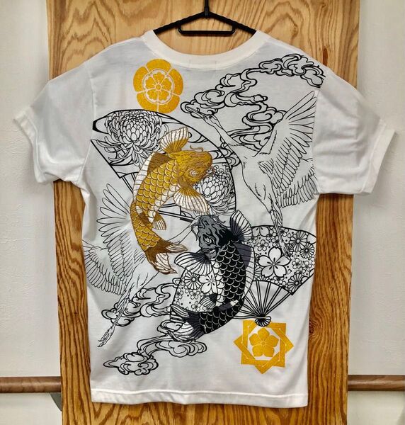 【不倶戴天】和柄 金と黒の鯉バックプリント、半袖Tシャツ、限定特価、ラスト1 点
