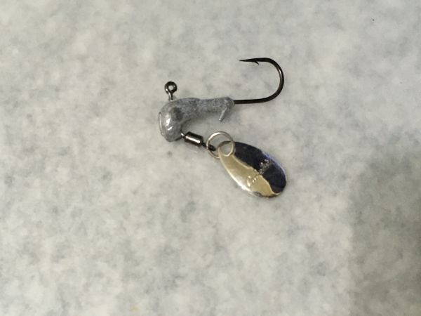 cabela's ブレード付きジグヘッド 2.2g (46)