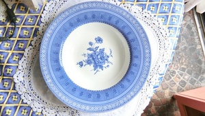 イギリス製 Queen's（クイーン） スープ皿 Out of the Blue クリーム ブルー 花柄 22.7cm
